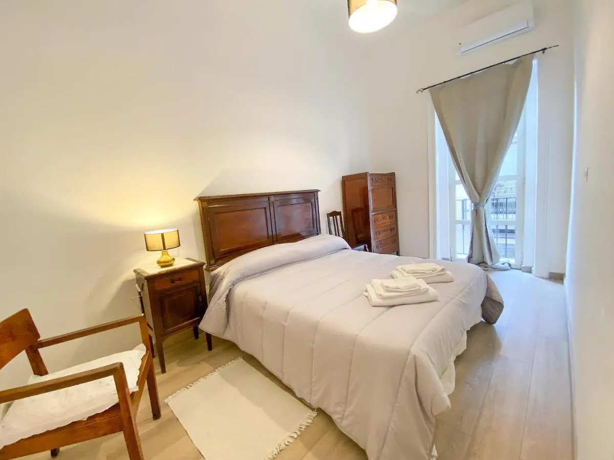 Apartment Le Casette Di Piazza Borsa Neapel