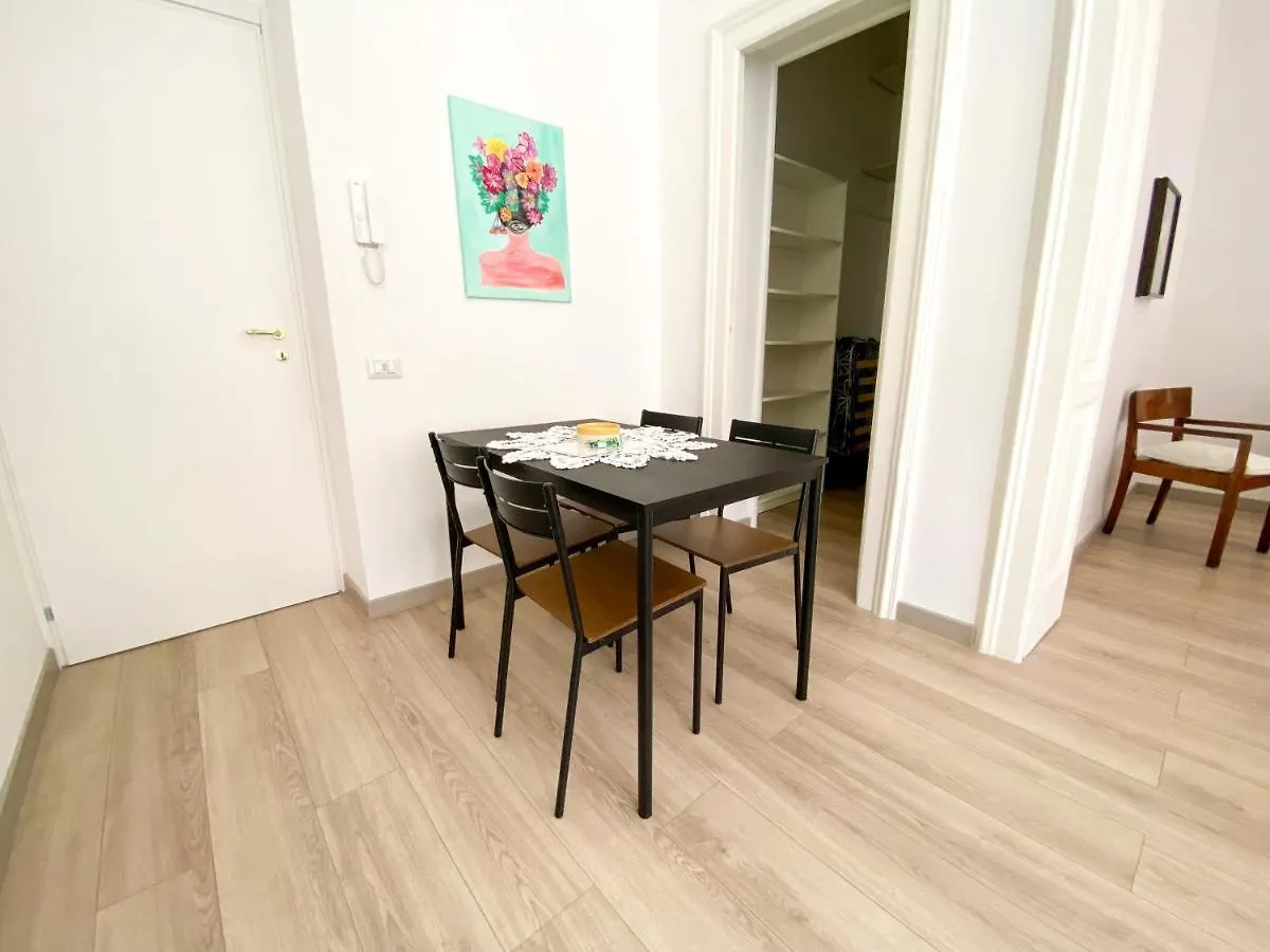Apartment Le Casette Di Piazza Borsa Neapel Italien